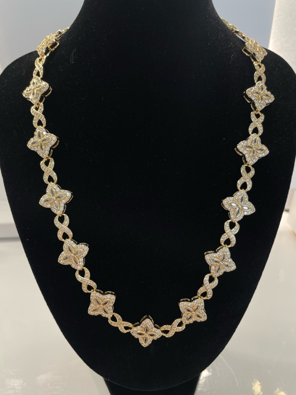 18K Gold Clover infinity necklace